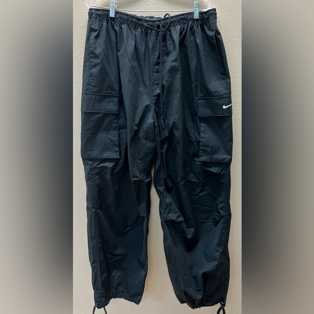 Nike - NWT - XL - Black Cargo Pants - Oversized fit - Mid Rise stacked Length - Picture 7 of 15